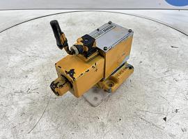 Liebherr LTM 1140 Directional control valve with connecting plate