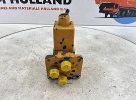 Liebherr LTM 1140 Directional control valve with connecting plate