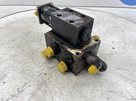 Grove GMK 3050 Axle lock valve