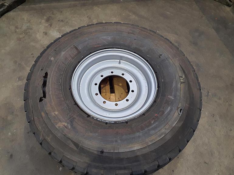 Wheels on rim | Wheel 445/95R25 10 12.3 1p | UCM Holland