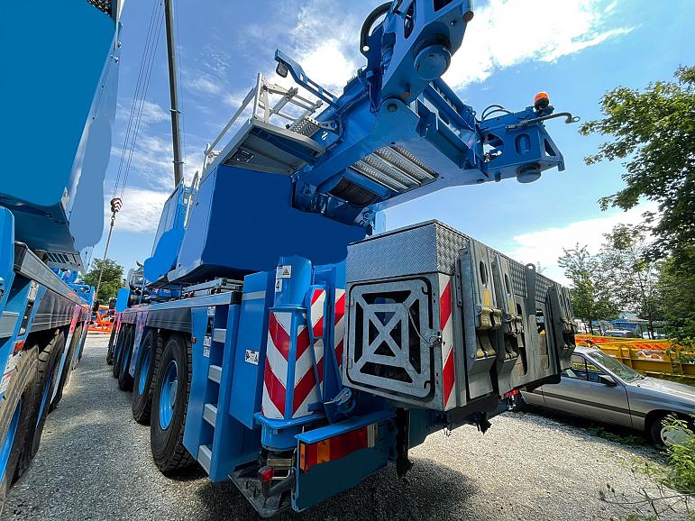 Liebherr LTM 1230-5.1 