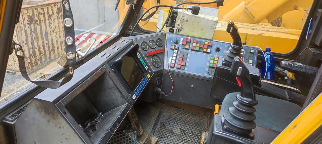 Liebherr LTM 1300