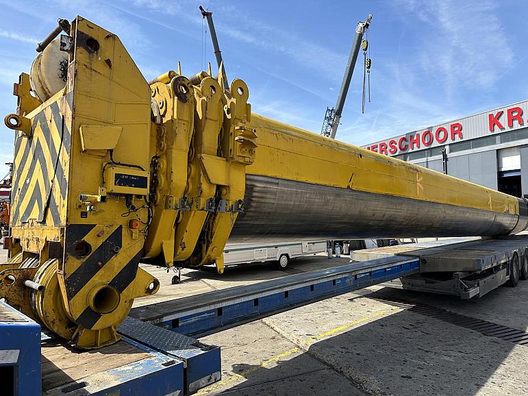 Liebherr LTM 1500 84 meter boom sections