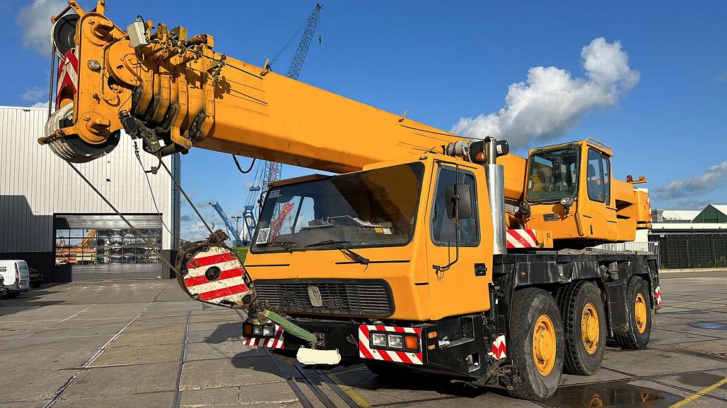 Grove GMK 3050